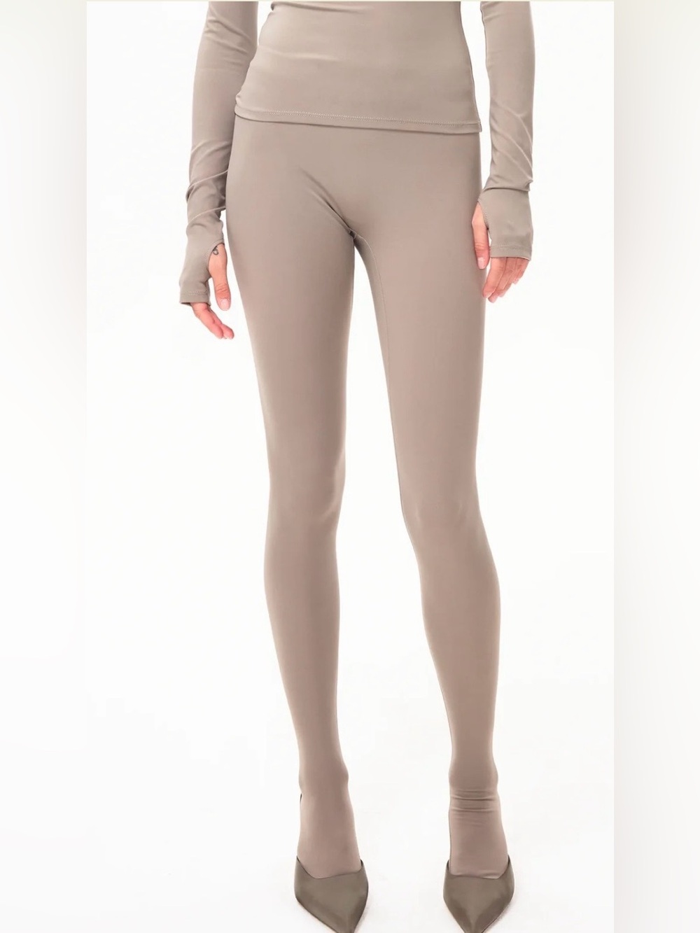 NWT KHY FOOTED LEGGING